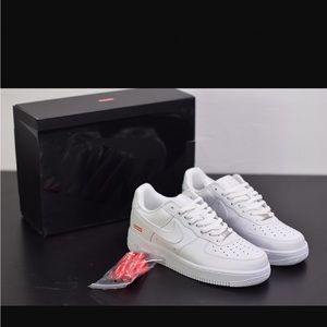 Nike supreme Air Force 1 color white/red size 9